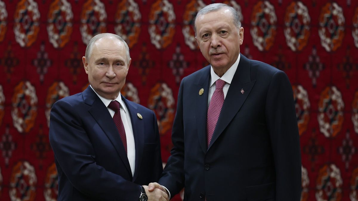 Erdogan žádal Putina, aby si koupil zpátky S-400. Chce si tím získat přízeň USA